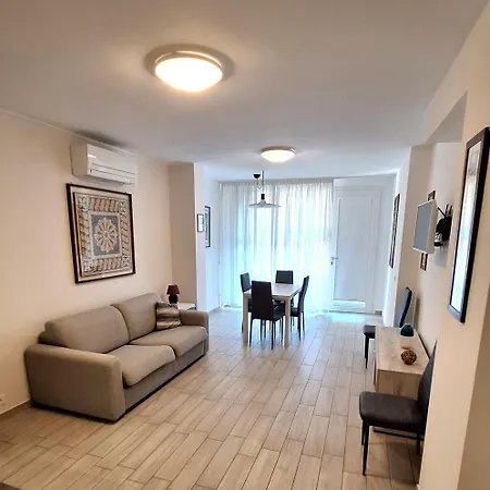 Lägenhet Trilocale Pool - Al Glicine *