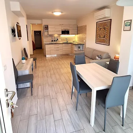 Trilocale Pool - Al Glicine Lägenhet